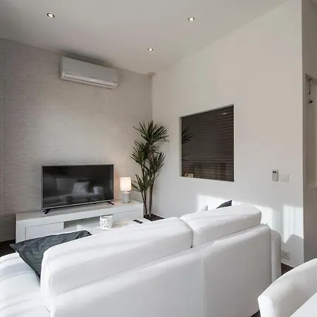 Διαμέρισμα Modern Gem Opposite Mercury Towers 301 *